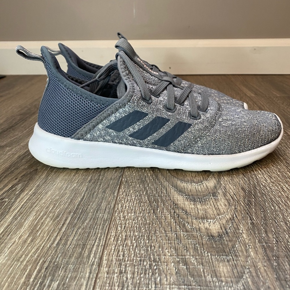 ADIDAS cloud foam. Size 7